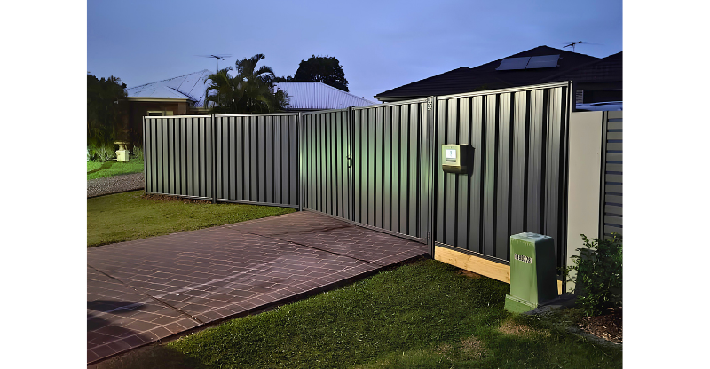 Driveway / Access Gates — Moreton Bay Fencing Services installation example