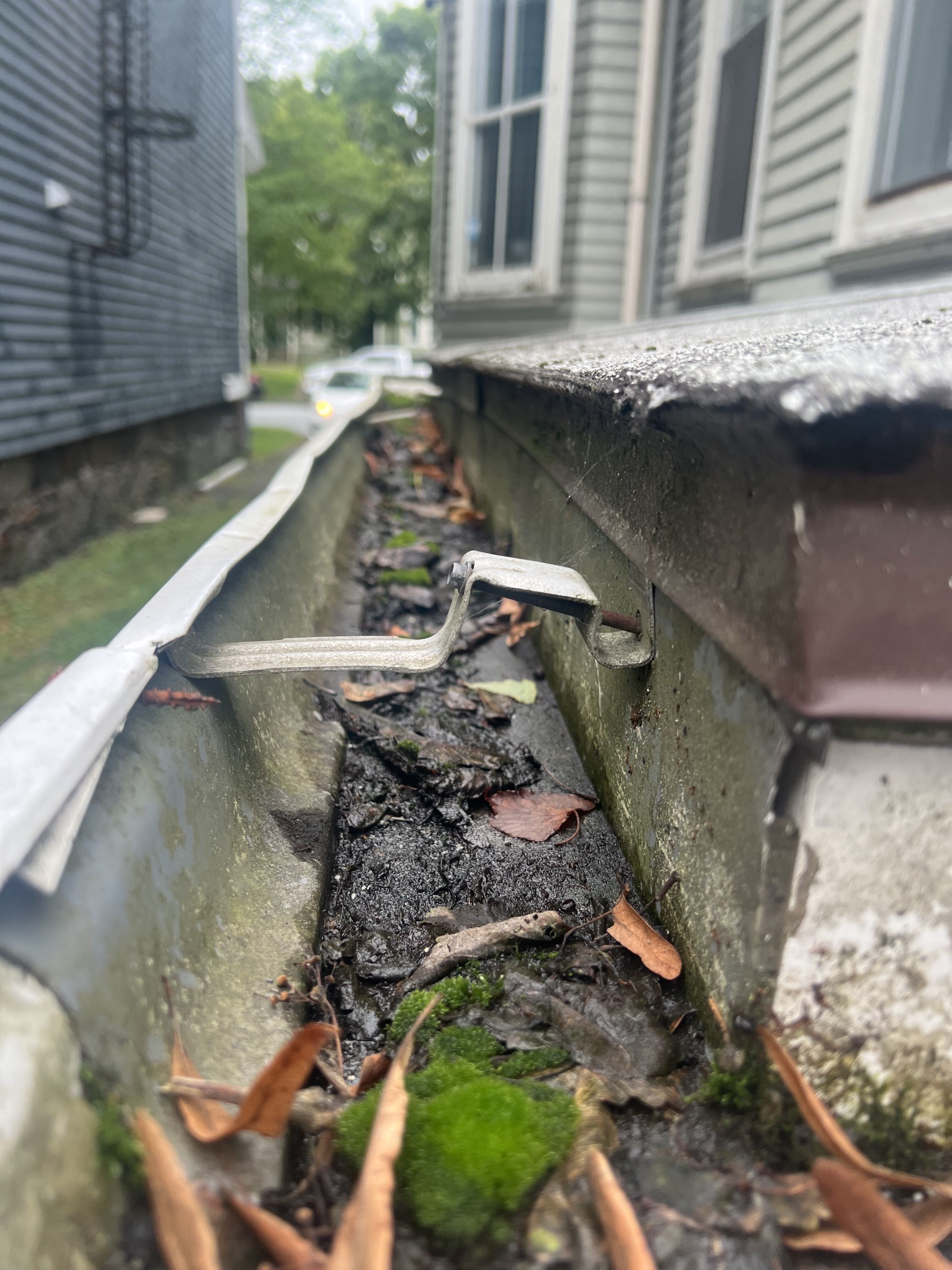 Clogged Gutter Inspection & Cleaning