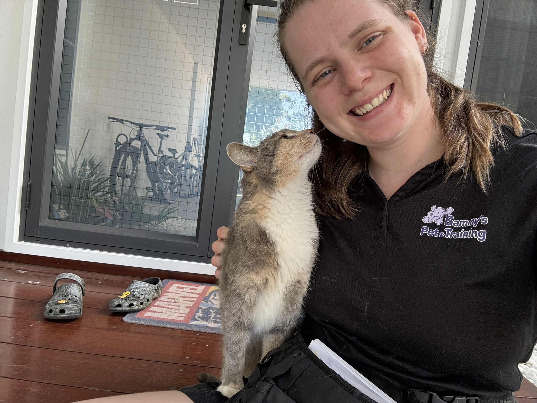 Sammy with cat providing in-home cat behaviour support