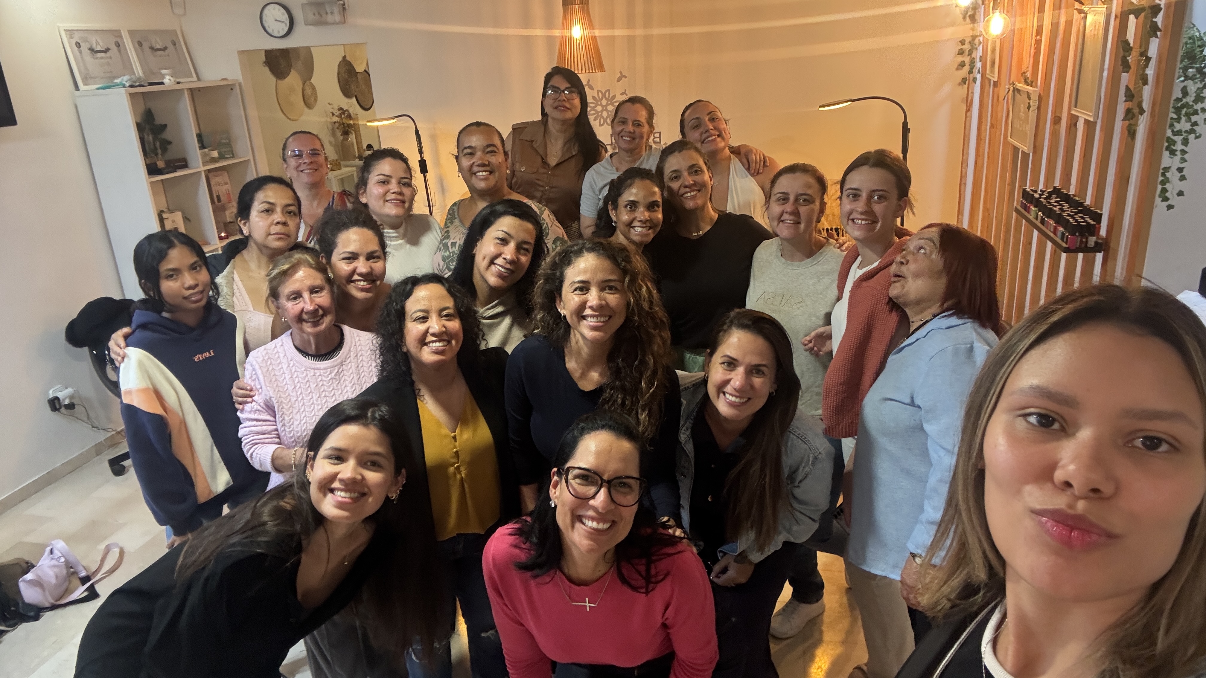 Comunidad de mujeres en Proyecto Betania — descanso, cuidado y esperanza