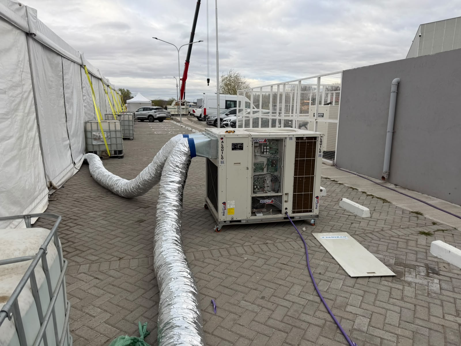 Climatización temporal mediante Rooftop 10 TR en Edifica Neuquén