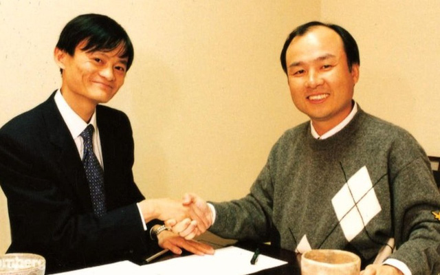 Jack Ma and Masayoshi Son handshake - Alibaba founding deal