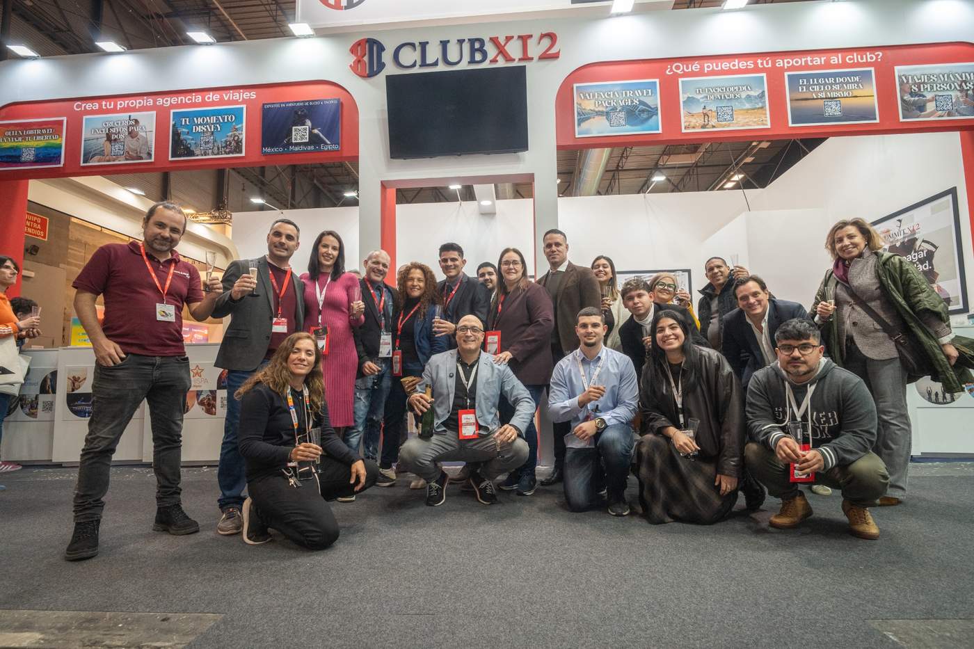 Equipo y empresarios Club X12 en FITUR