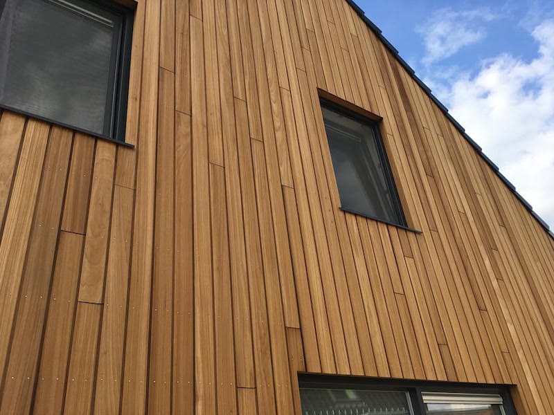 Brandvertragende coating behandeling van zwart gespoten tuinhout