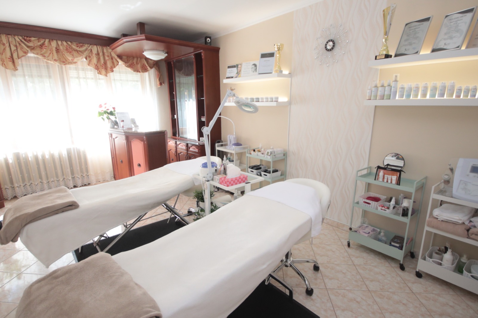 Orchidea Esztétikai Studio szalonbelső — kezelőhelyiségek, prémium környezet