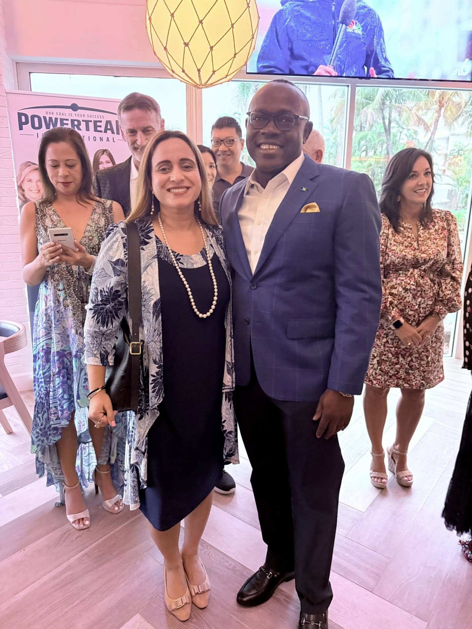 Dr. Meetu Bhatnagar with the Deputy Prime Minister of the Bahamas