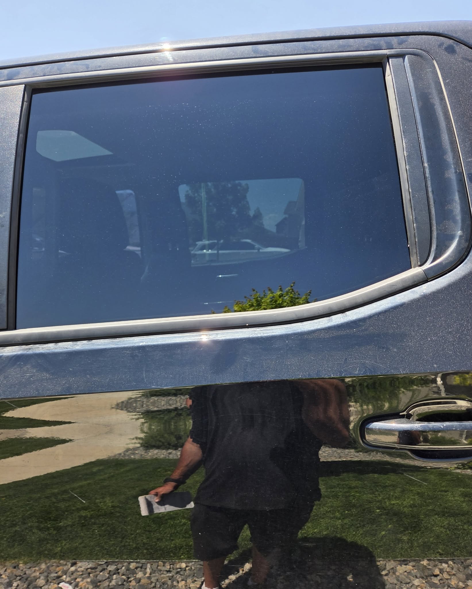 Perfectly installed side window replacement on SUV