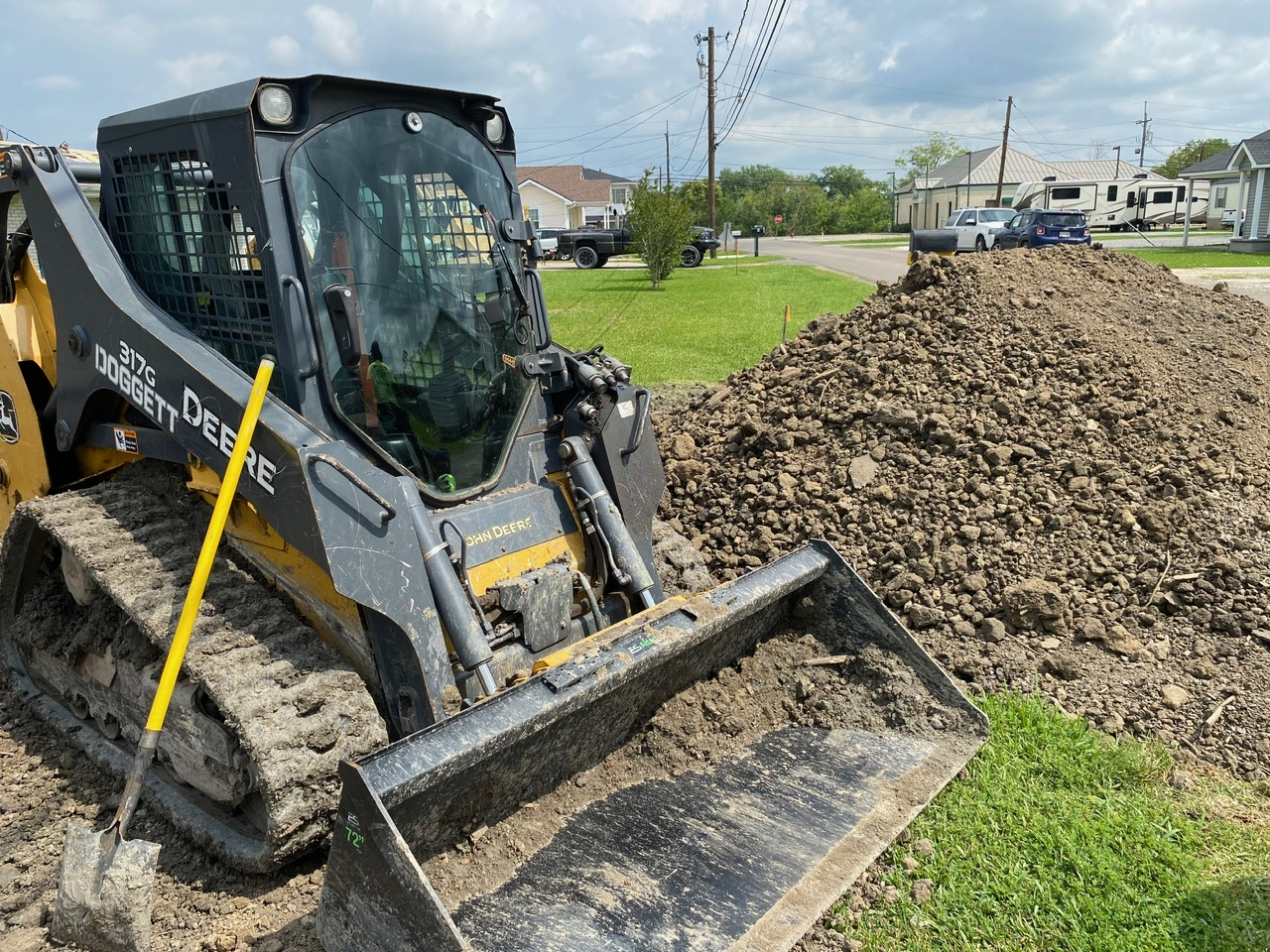 John Deere 317G skid steer building a dirt pad for mobile home installation