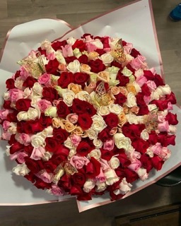 Grand luxury red white and pink Ecuadorian rose bouquet