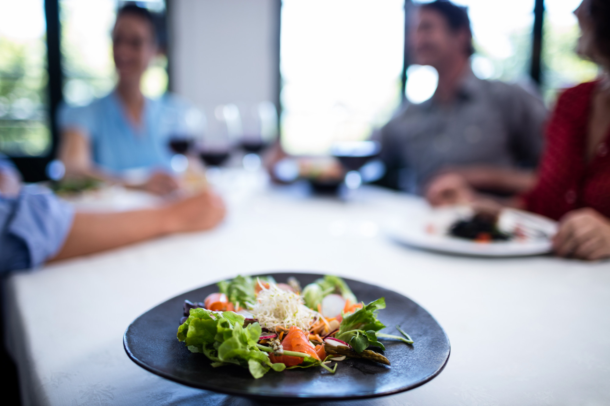 Prato de salada de almoço saudável