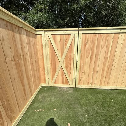 Custom cedar privacy fence and gate craftsmanship in Bartlett