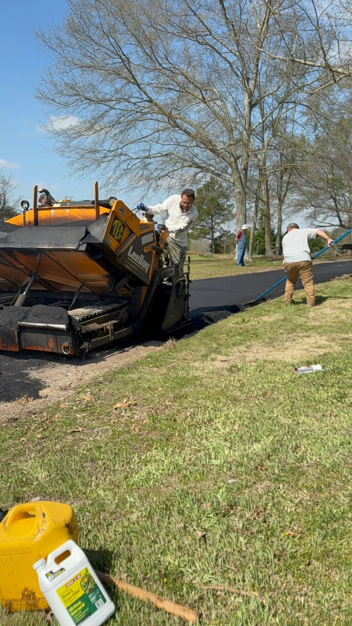 Asphalt Evolution paving crew on a North Alabama project