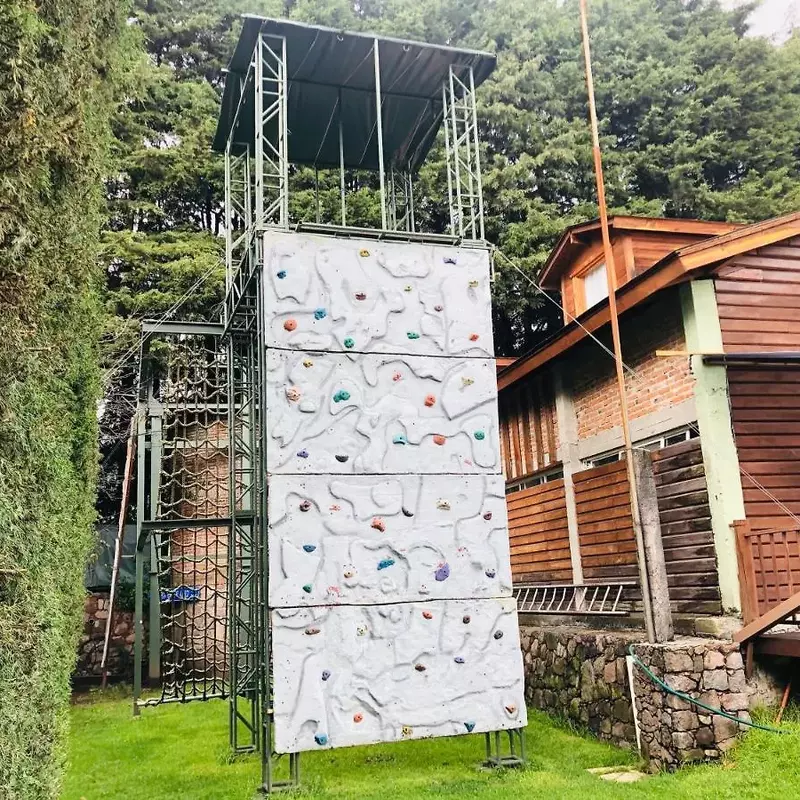 Muro de Escalar y Tirolesa