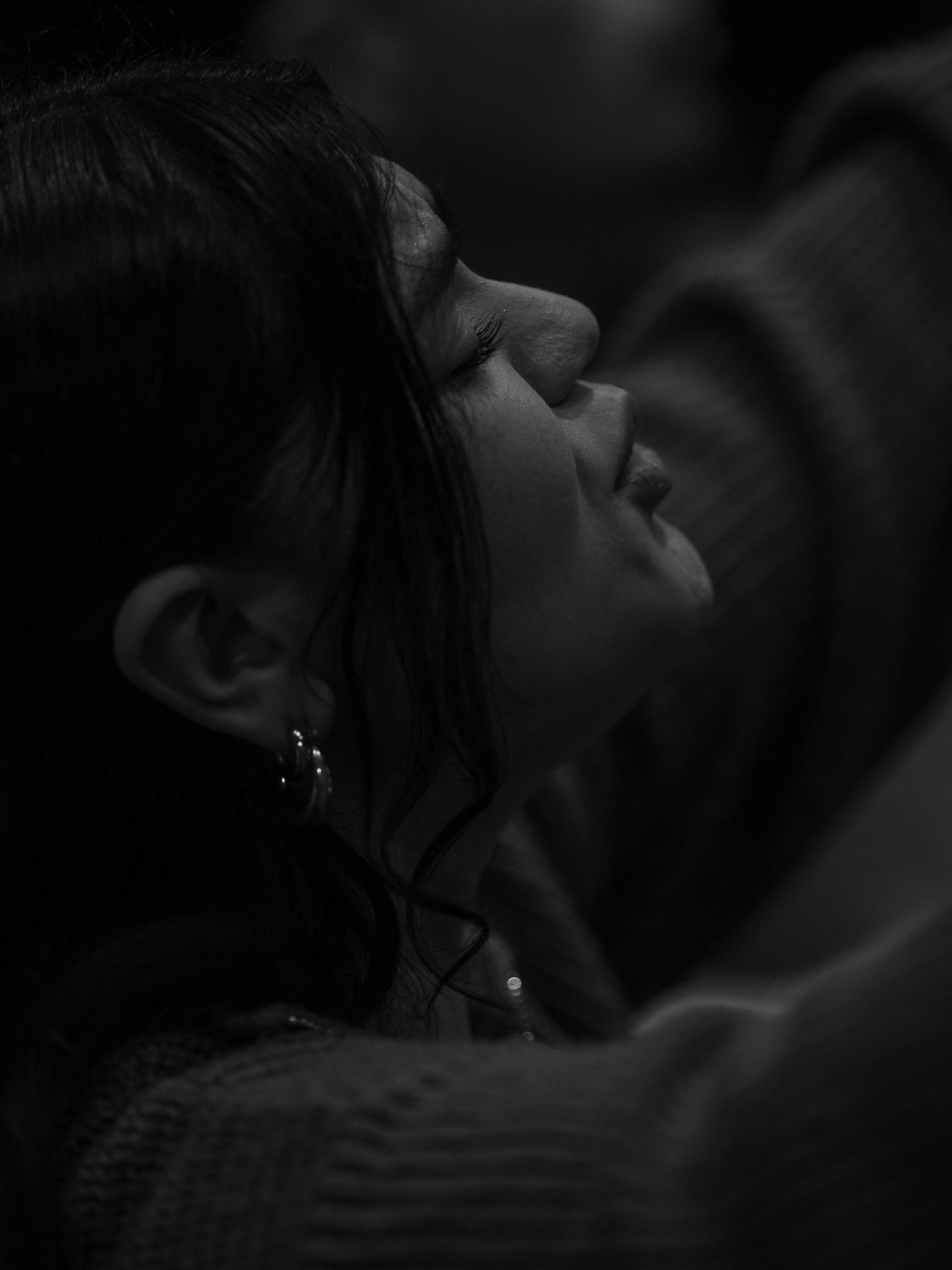 Woman in worship at PNEUMA Women conference