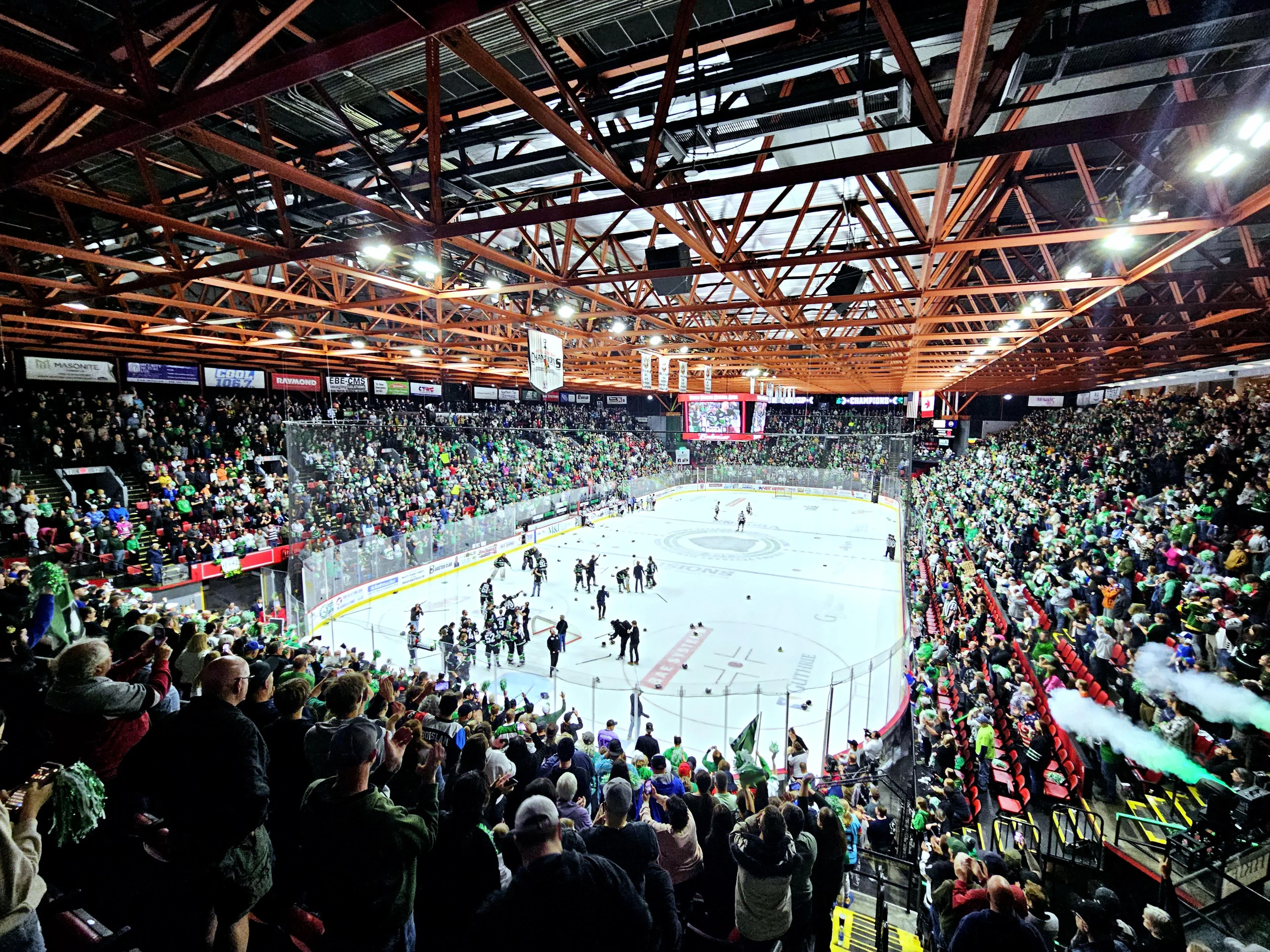Mid-South Monarchs pro arena filled with cheering fans and players on the ice