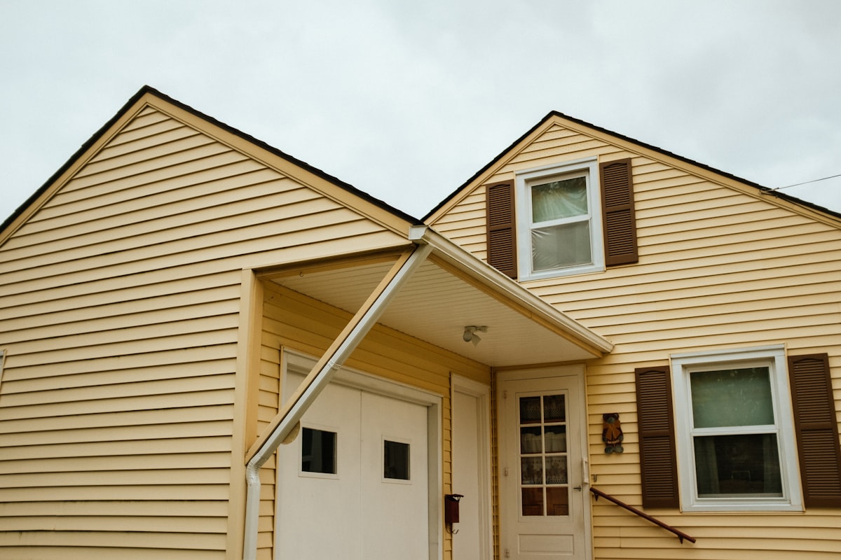 Siding demonstration hero