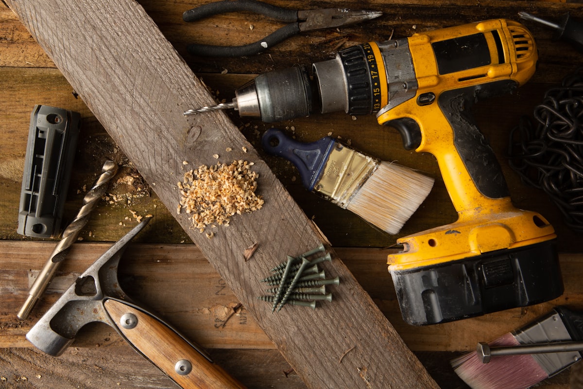 Handyman demonstration hero