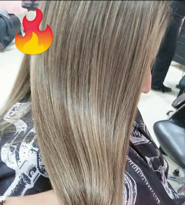 Rubio ceniza liso con transición ombre perfecta