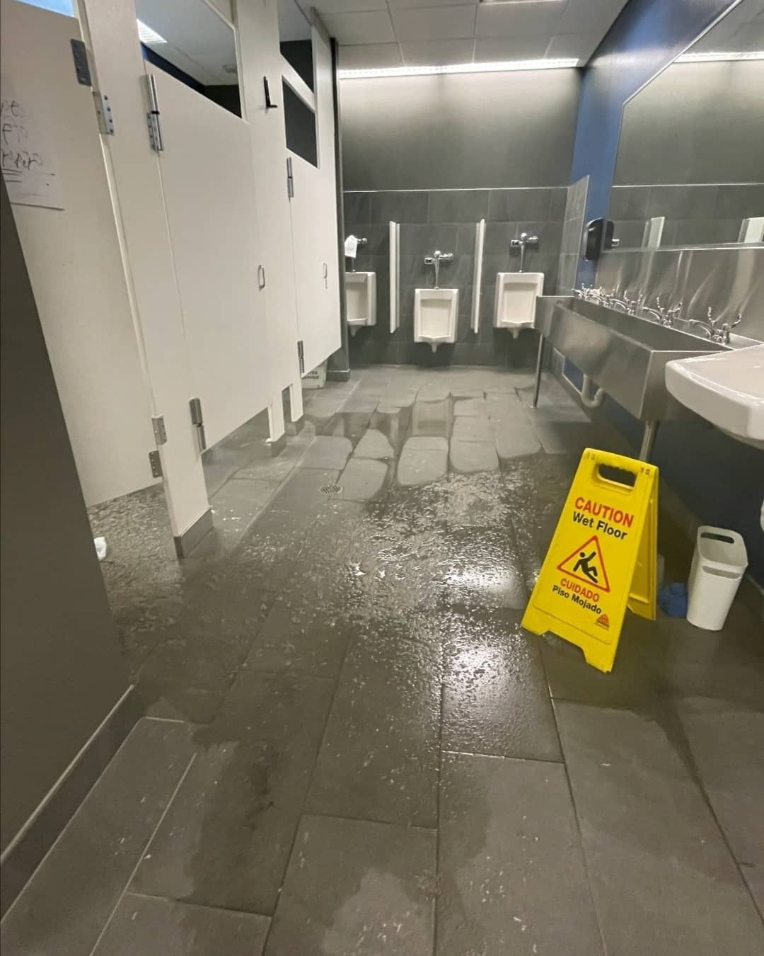 House Cleaning Monroy - Commercial restroom deep clean