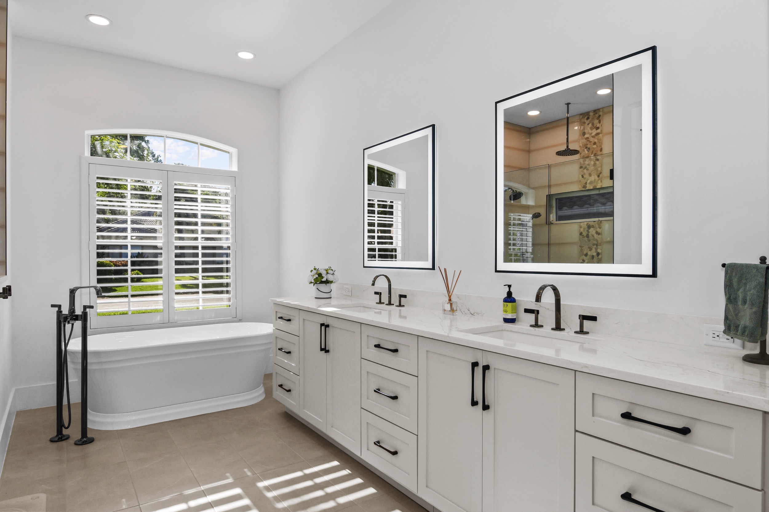 Bath — Master Suite & Freestanding Tub