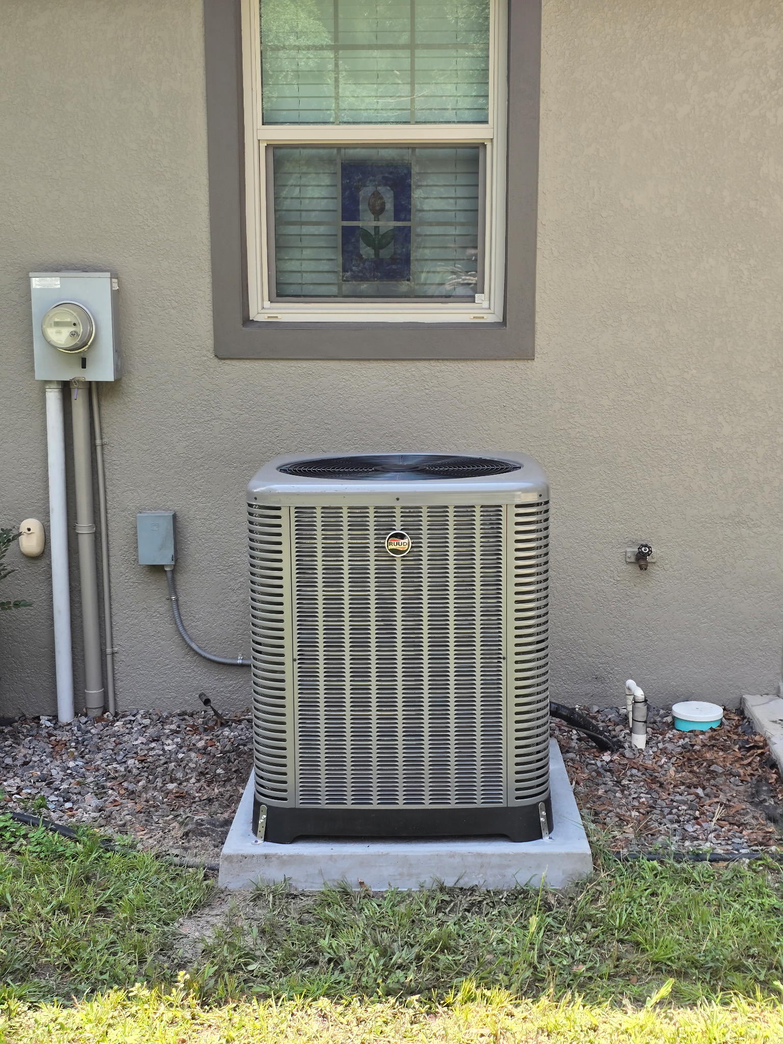 New RUUD 4-ton heat pump outdoor condenser unit installed in Dunnellon, FL