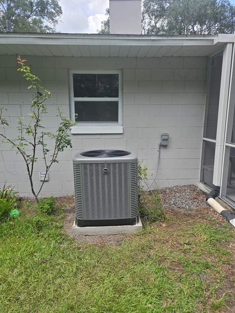 vickers-hvac-ocala-after-outdoor-ruud-heat-pump.jpg - New Ruud 15.2 SEER2 heat pump outdoor unit installed in Ocala, FL