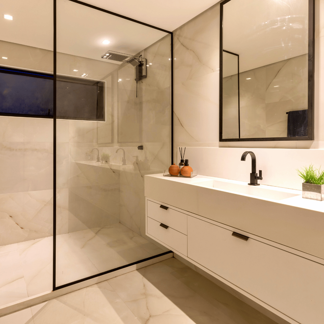 Smooth drywall finish in modern bathroom with seamless corners and paint-ready surface