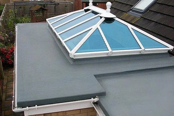 Flat roof installation with glass lantern light fixture