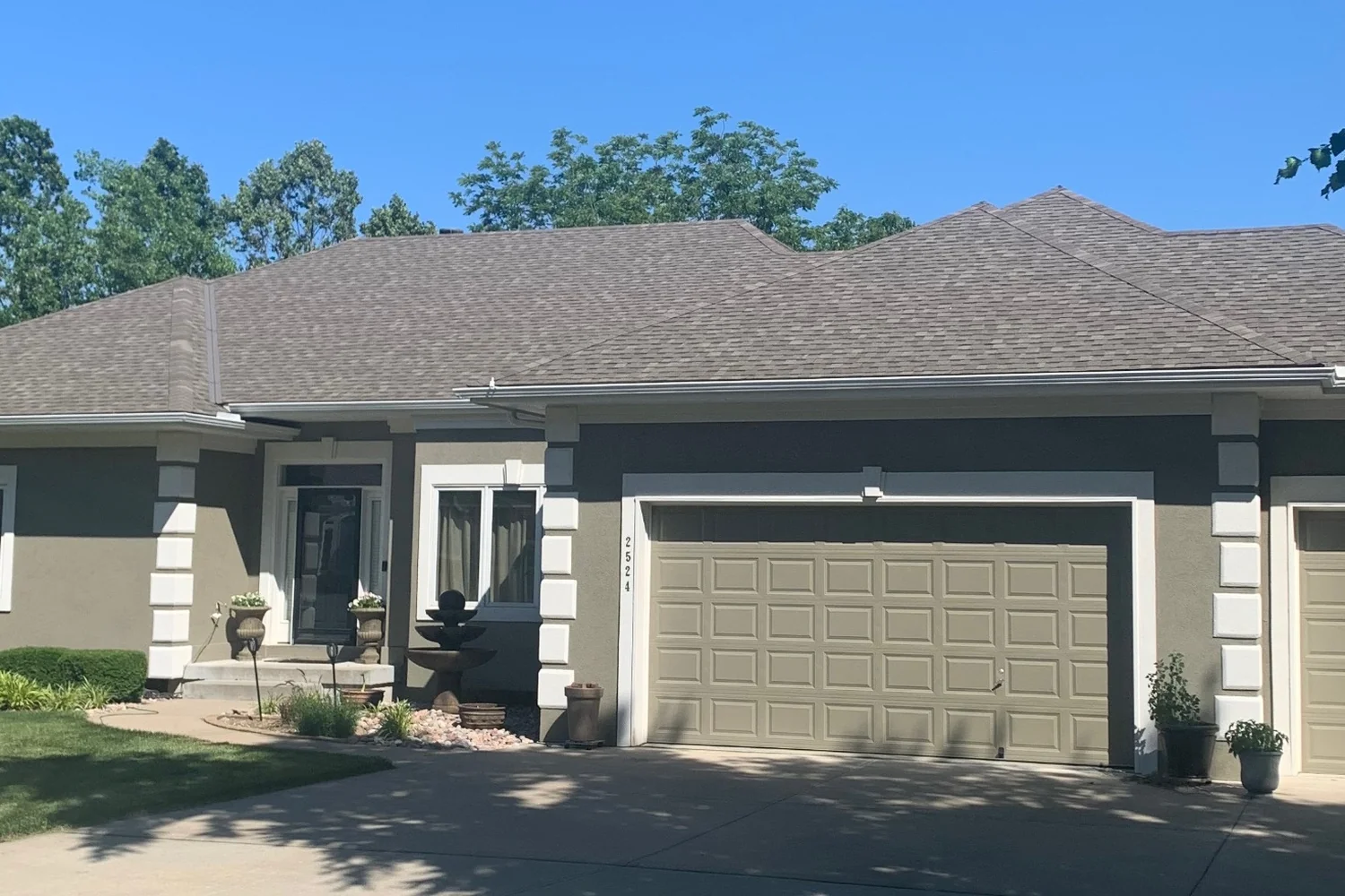 Newly installed architectural-shingle roof on a residential home in Lee's Summit, MO