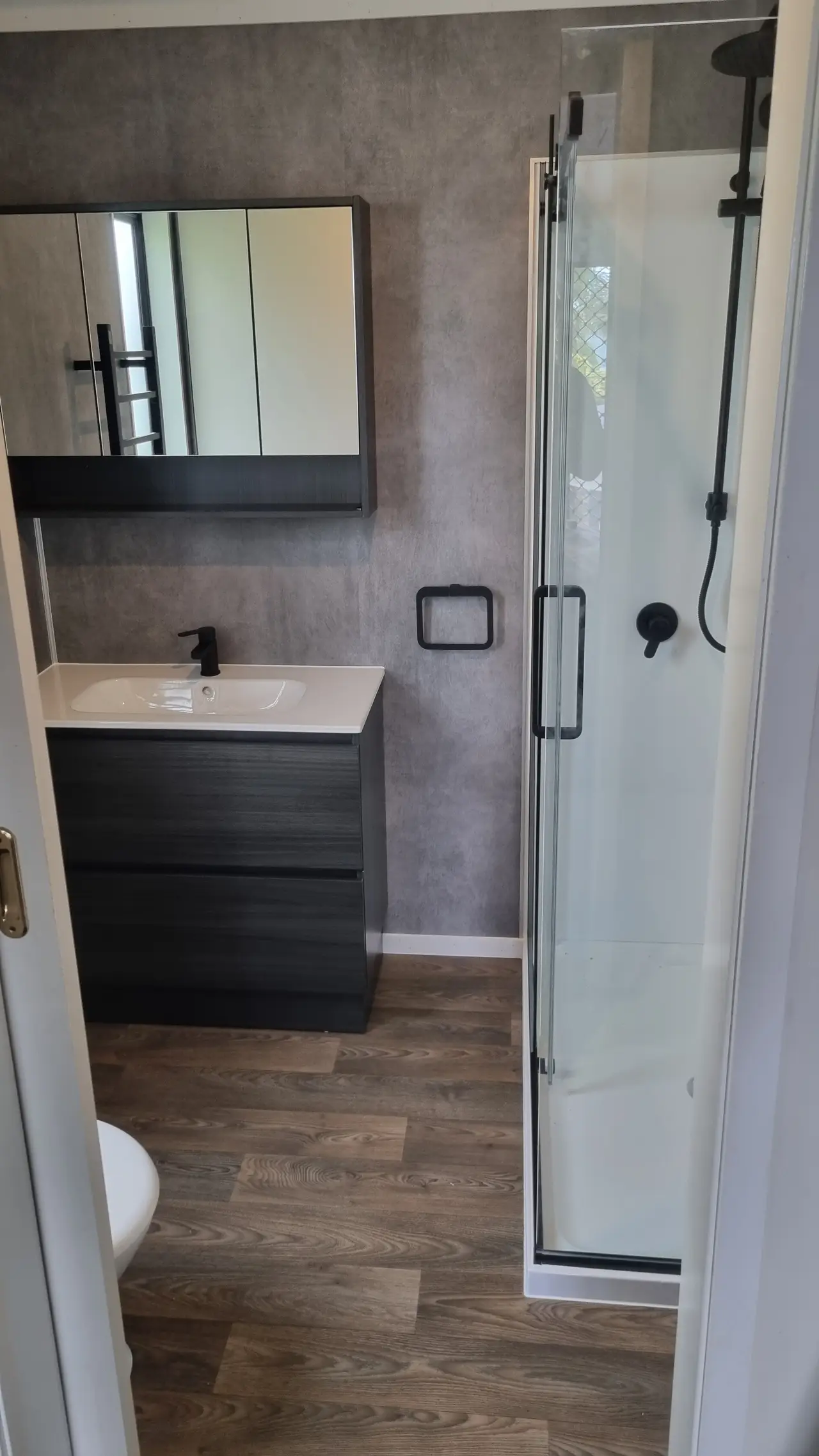 Modern Ensuite Renovation - The completed bathroom renovation, fully fitted and finished.