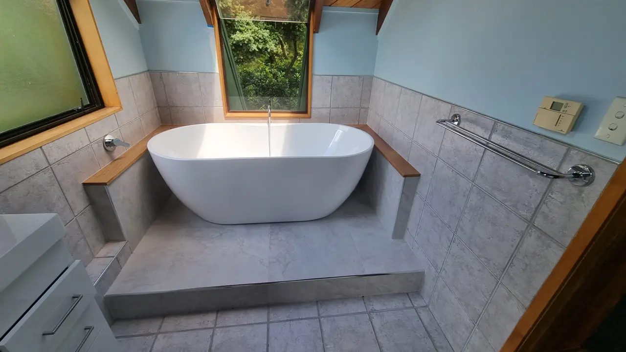 Custom Bath Surround & Freestanding Tub Installation - The completed tiled bath surround with the freestanding bathtub installed.