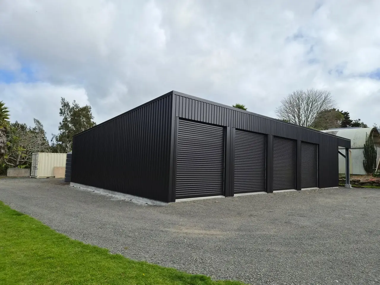Steel Portal Workshop Shed - Another view of the complete shed, ready to take vehicles, machinery and heavy equipment.