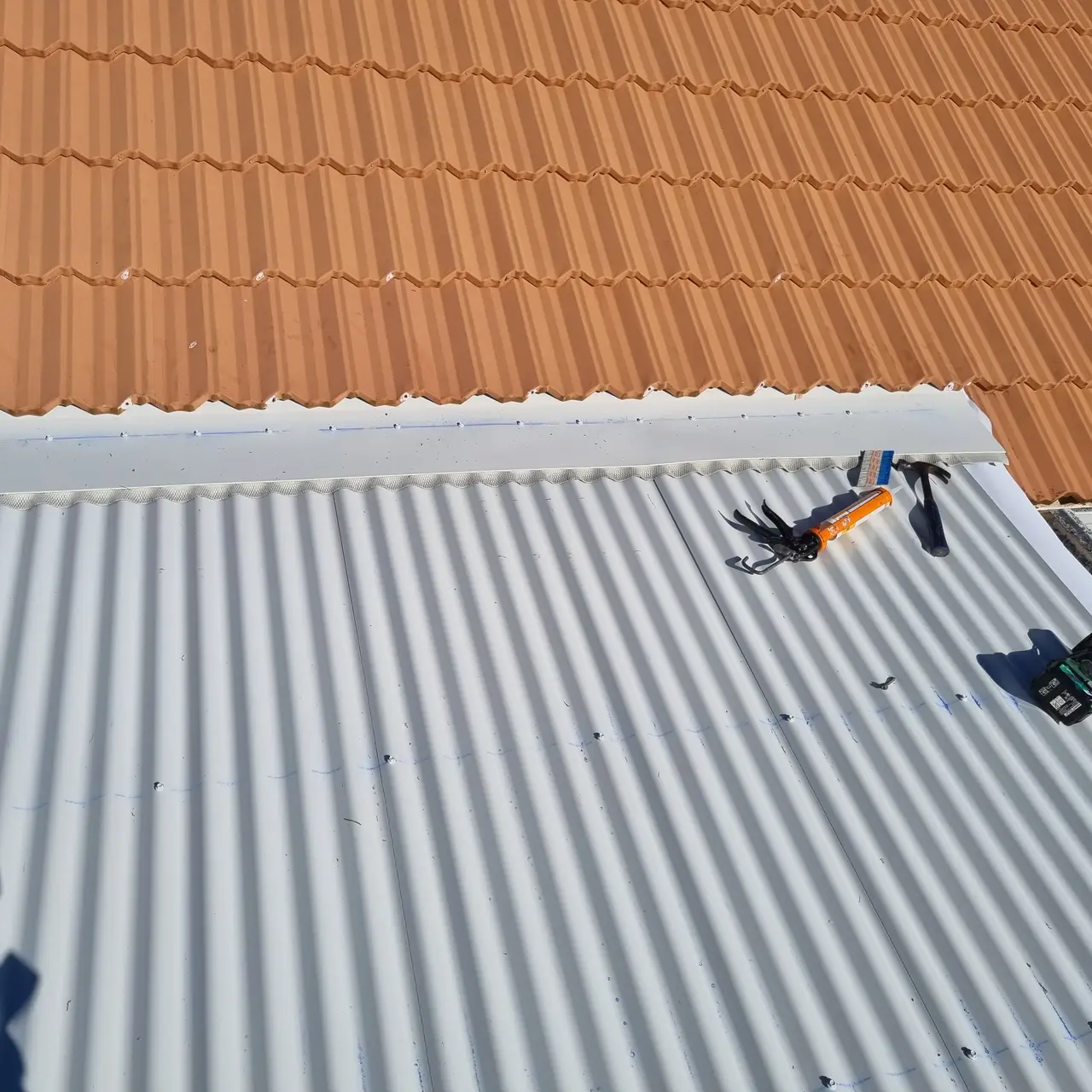 Roofing - Finished roof edge with iron trimmed and fascia detail complete.
