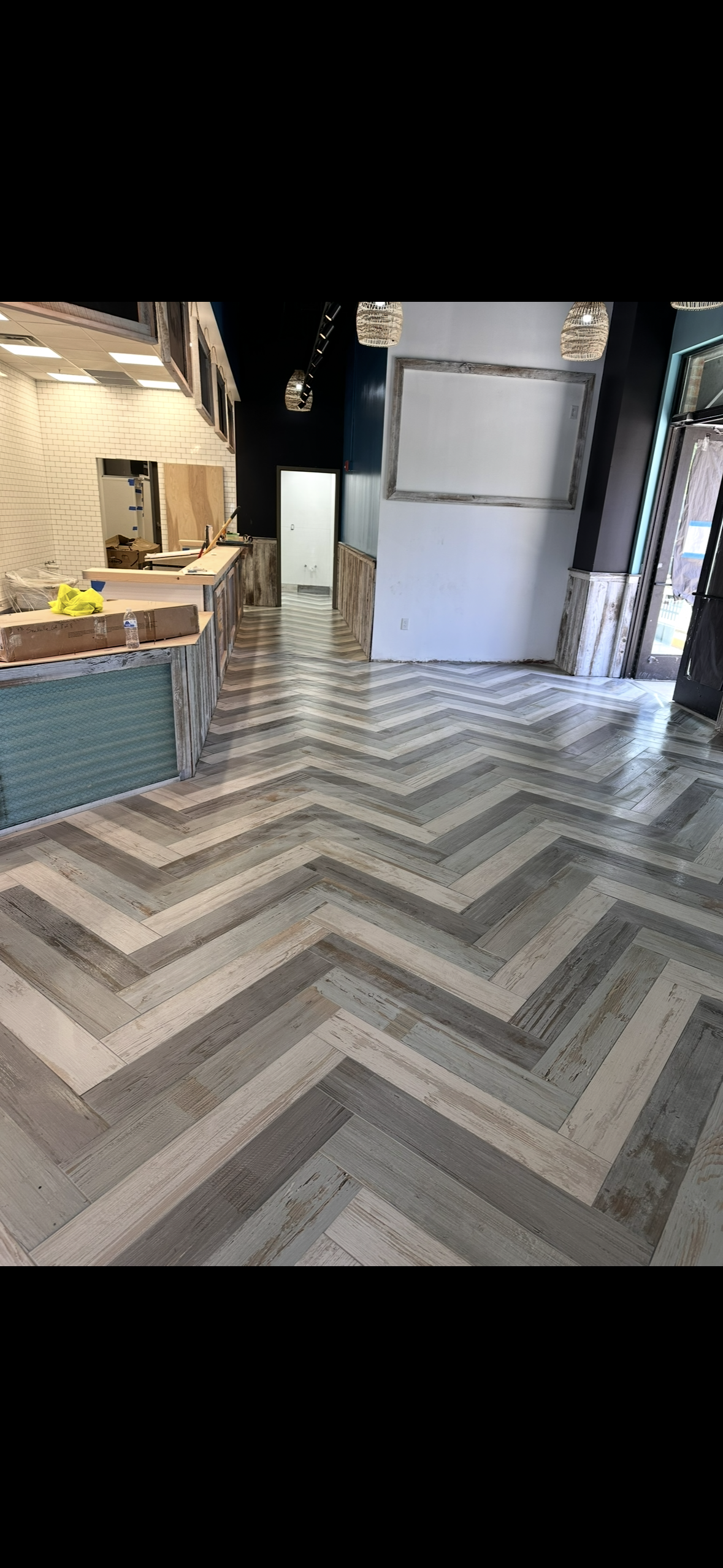 FLOORING: VINYL & LAMINATE - MK Freitas