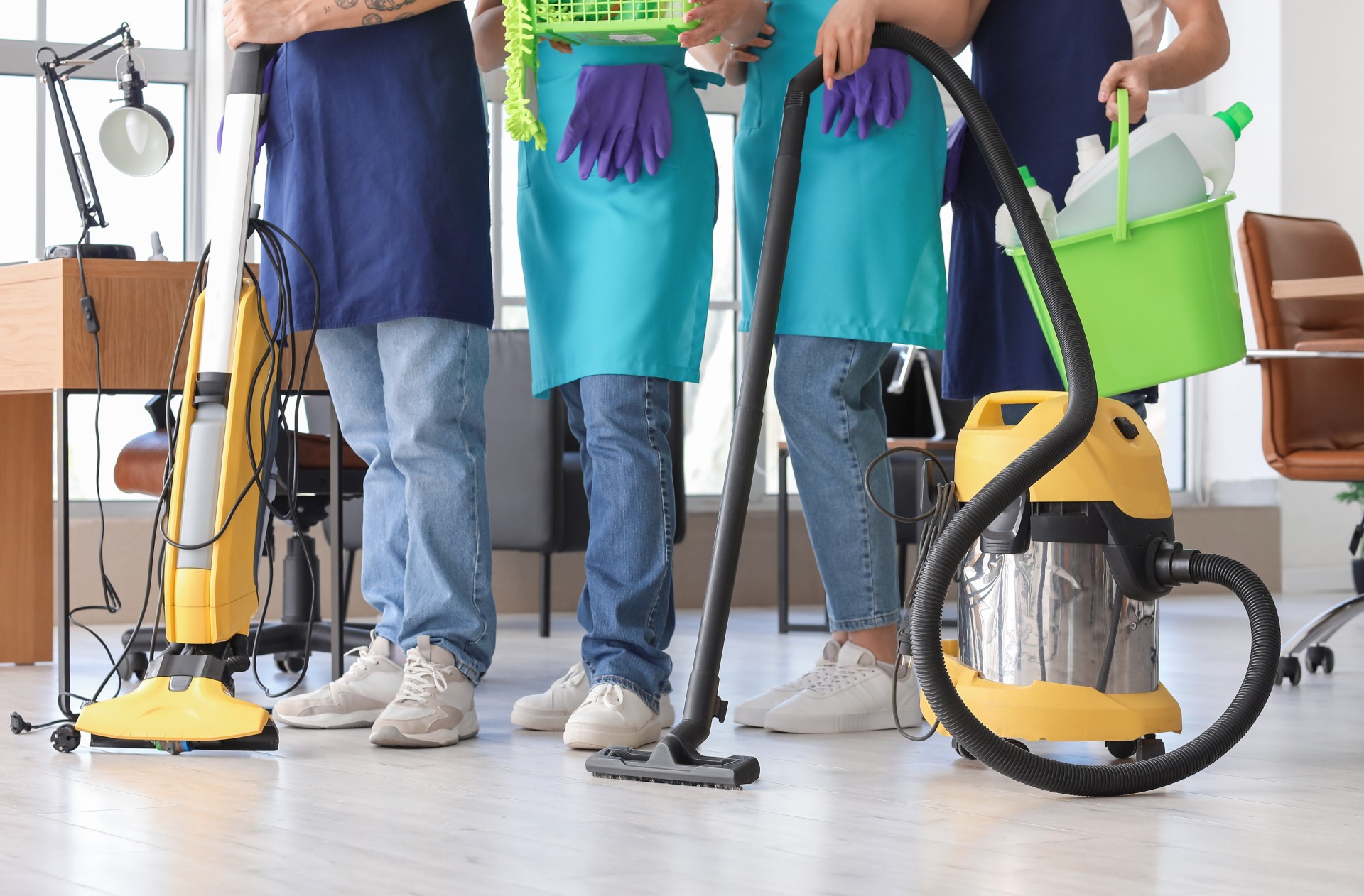 Équipe d'entretien ménager Spa Mousseux au travail