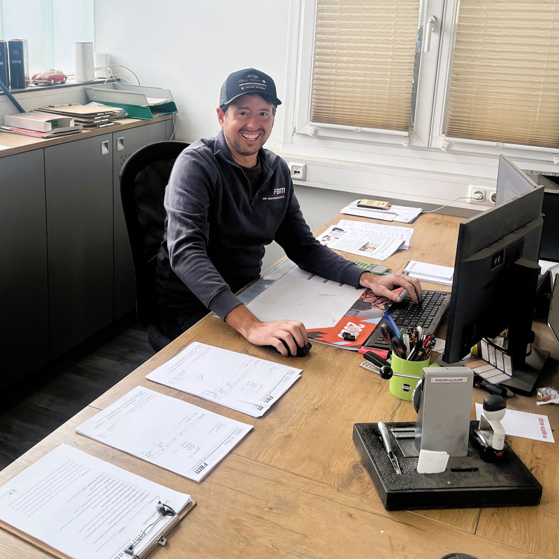 Patrick Beitschek — Inhaber & KFZ-Meister bei FBM Straßwalchen Patrick Beitschek — Inhaber und KFZ-Meister der FBM Meisterwerkstätte Straßwalchen