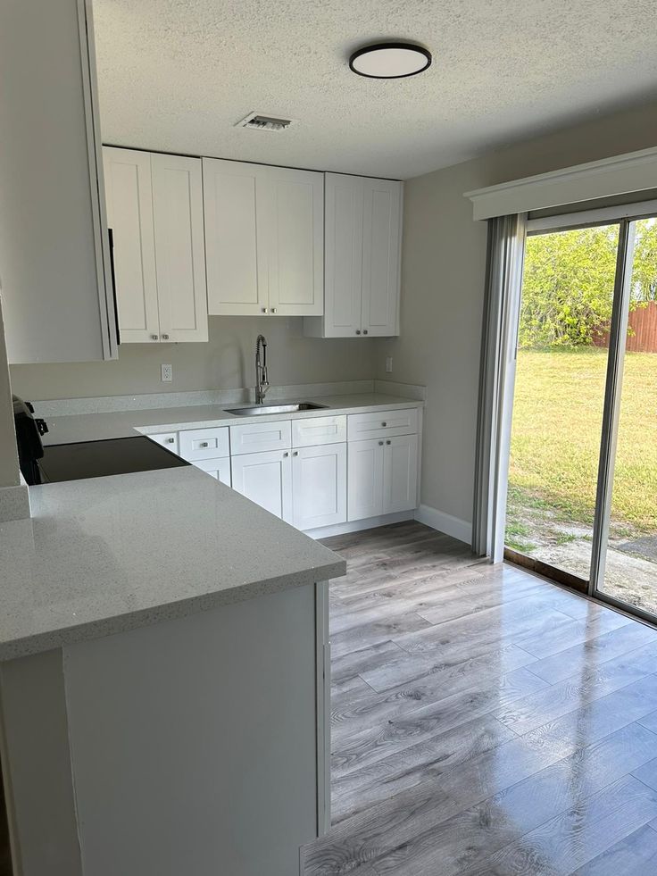 Bright Kitchen & Patio Glass Clean