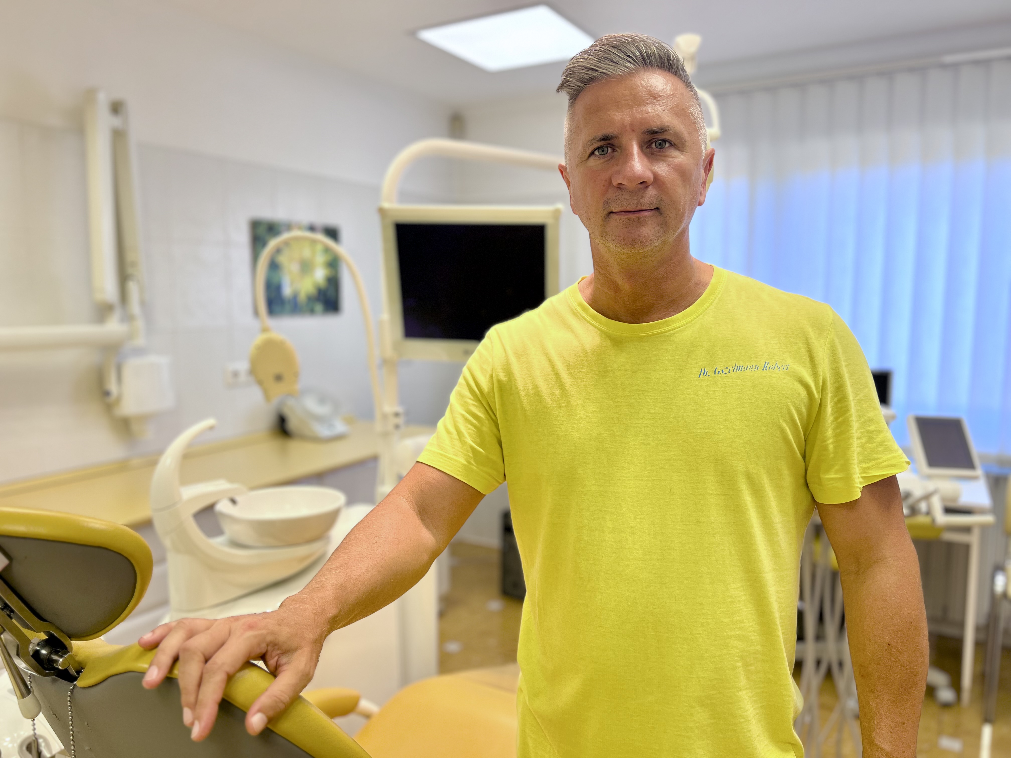 Dr. Róbert Gszelmann, dentist at DentalCom in Soltvadkert