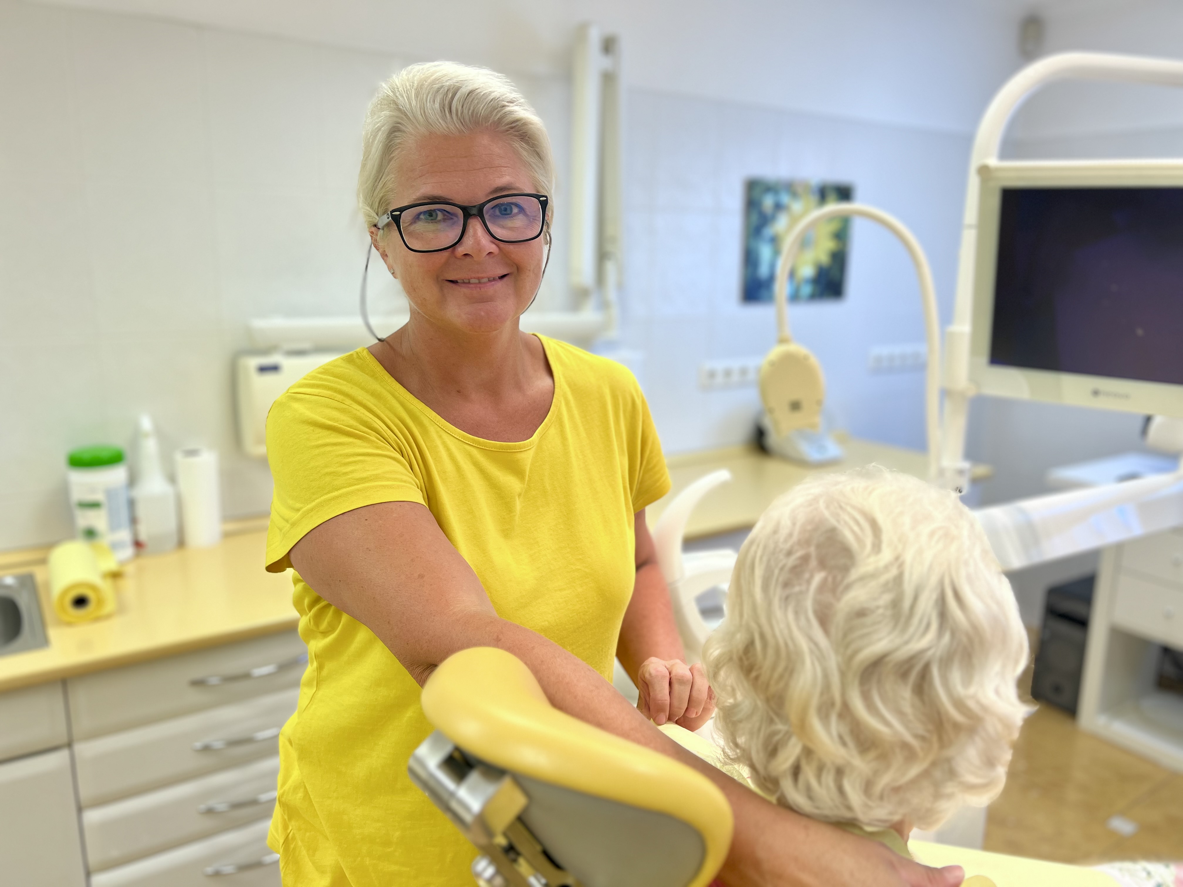 Dr. Barbara Barna, dental assistant at DentalCom in Soltvadkert
