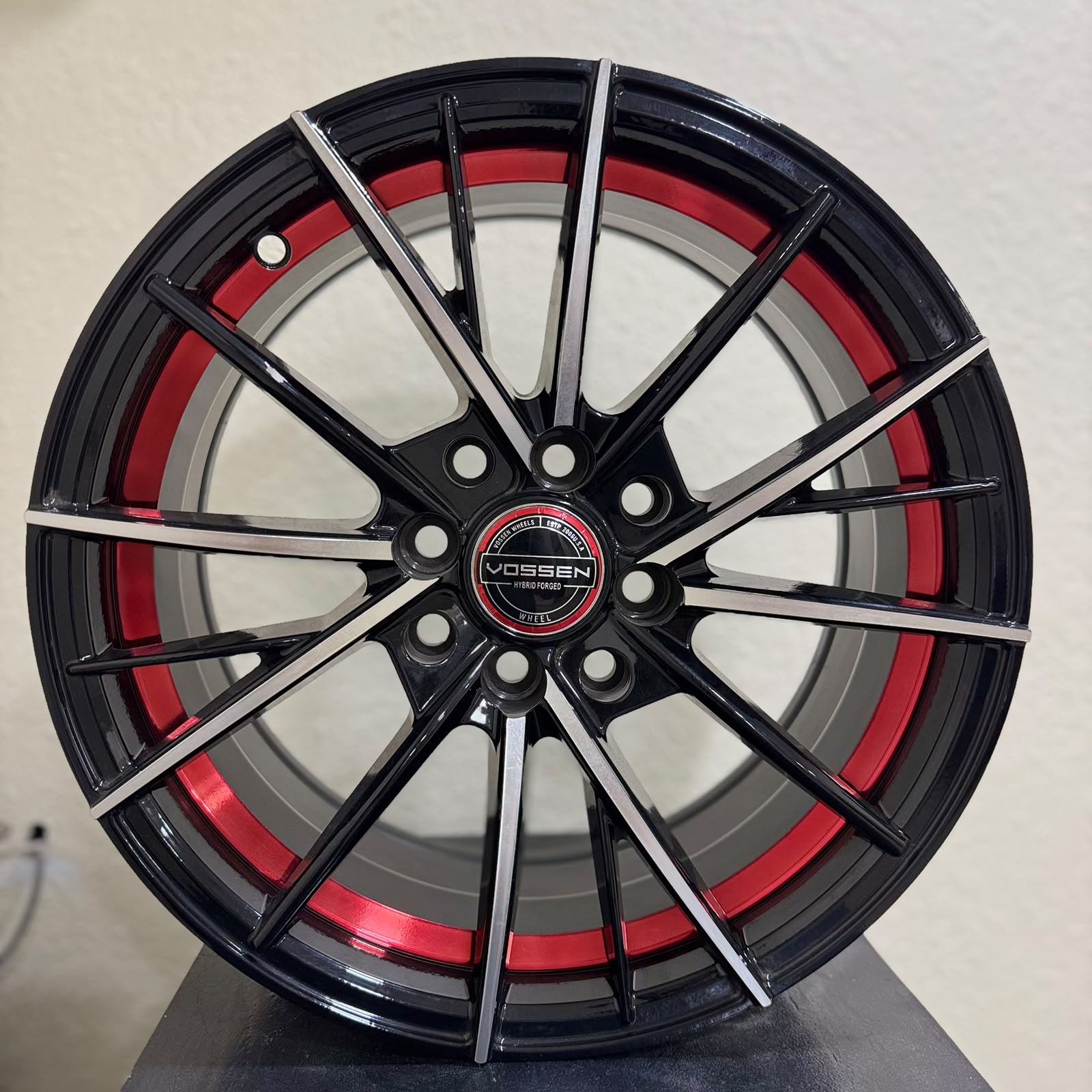 Rin BLACK MACHINE FACE RED UNDERCUT 15X7 4-100/114.3 - Llantas Imperio