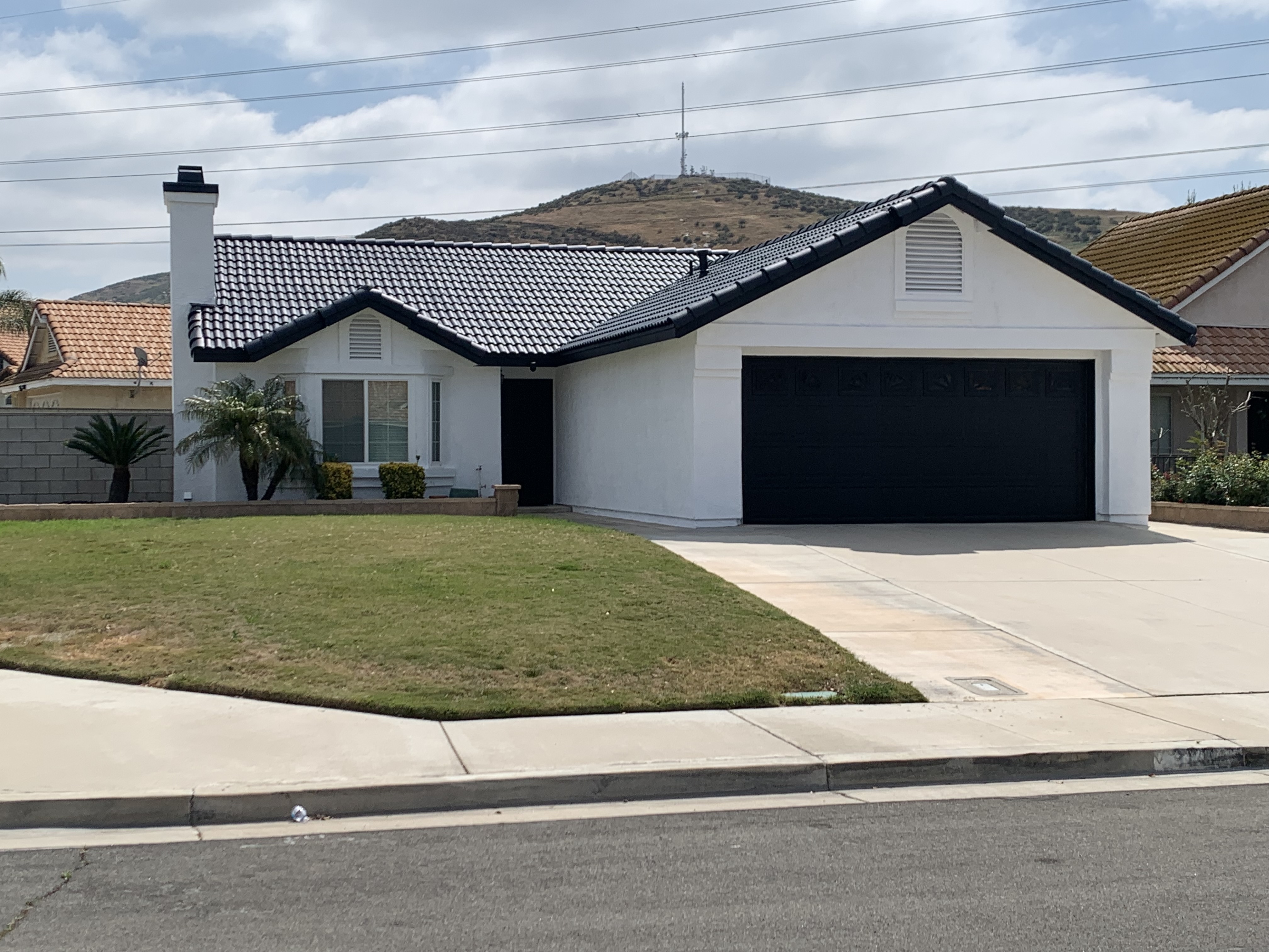 Single-Story California Ranch Crisp White & Black Tile Roof