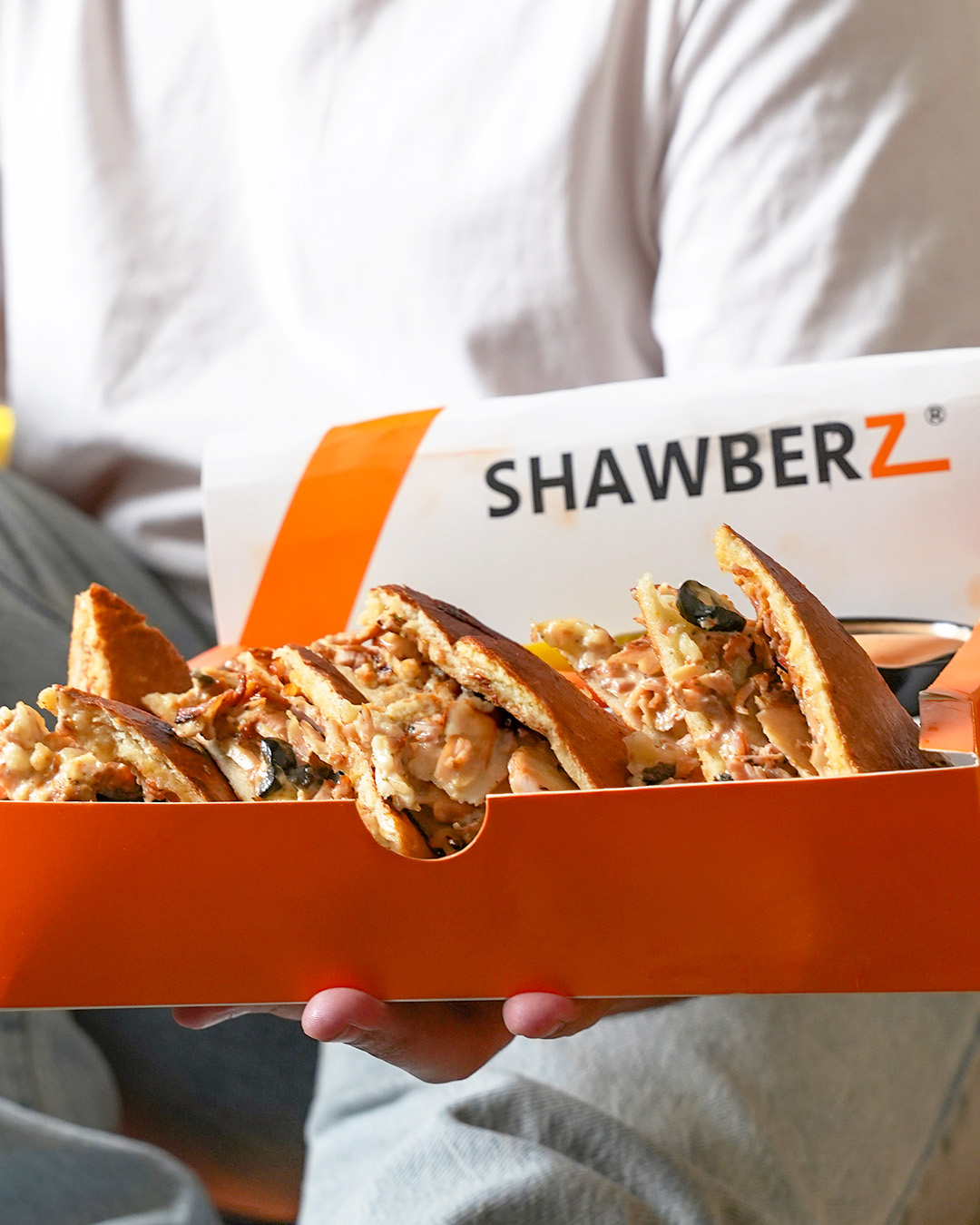 SHAWBERZ Fresh Meal Box Holding Close-up