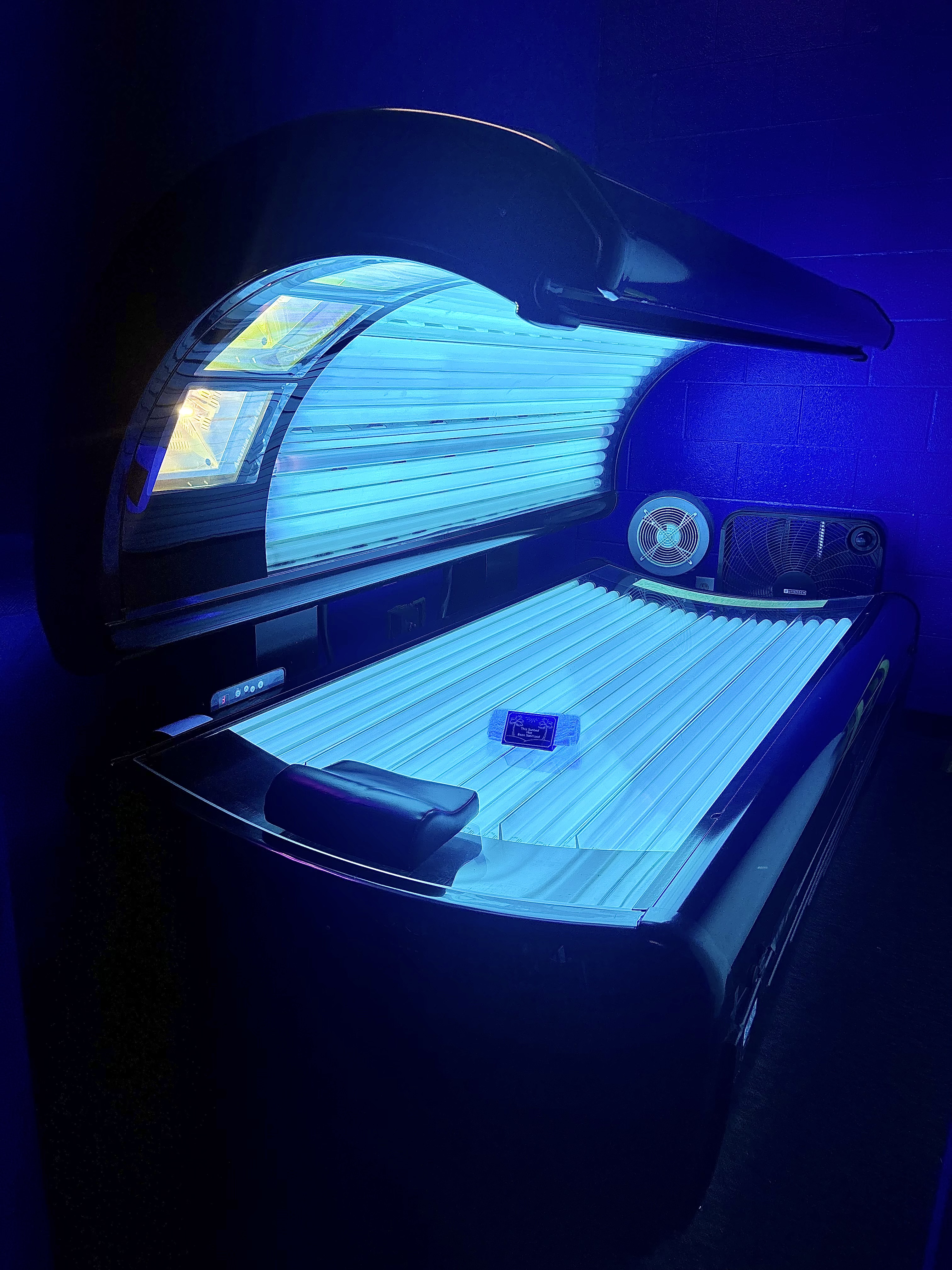 Ambient Bronzing Bed at Jetstream Aqua Massage + Tan