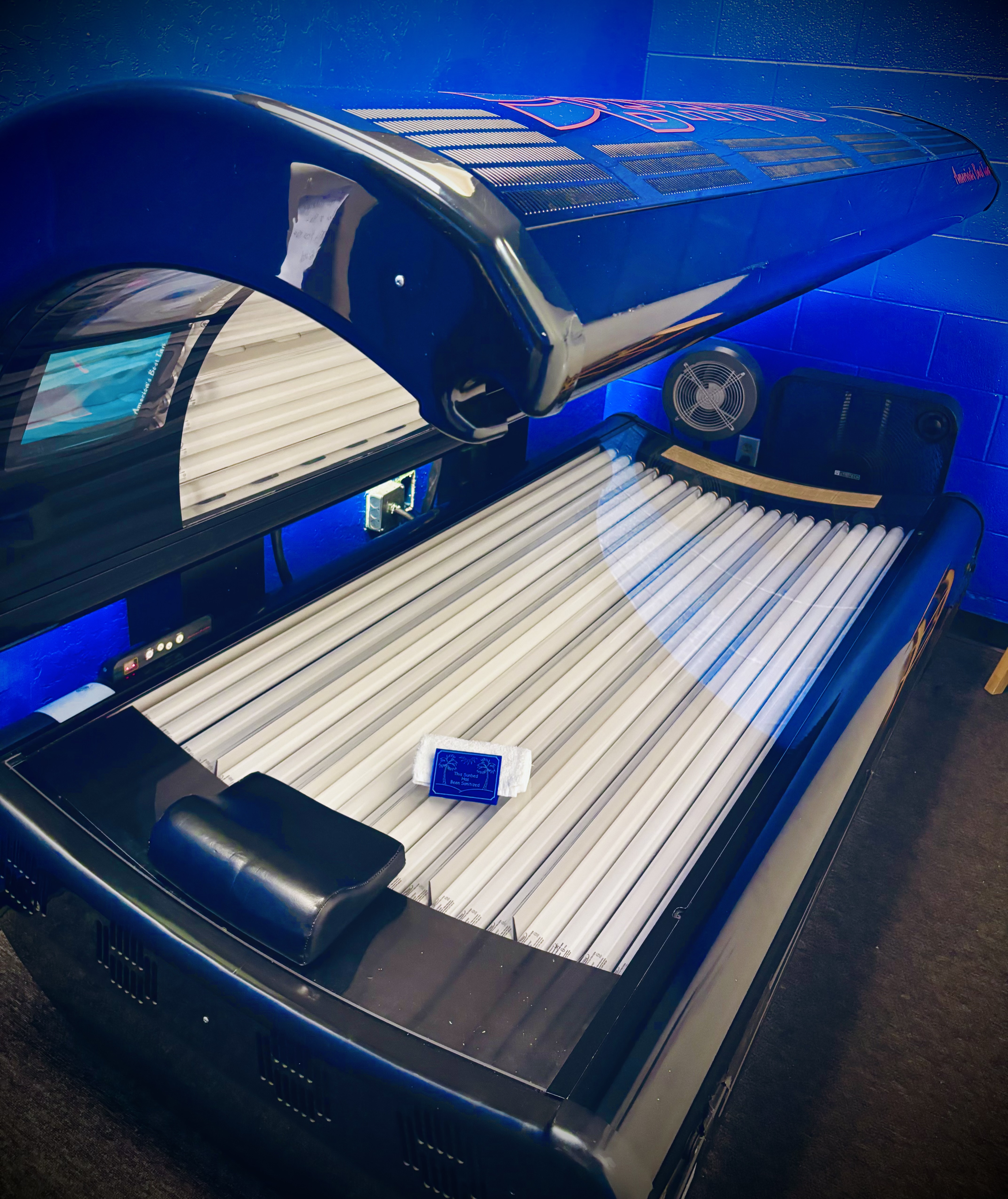 High-Performance Tanning Bed at Jetstream Aqua Massage + Tan