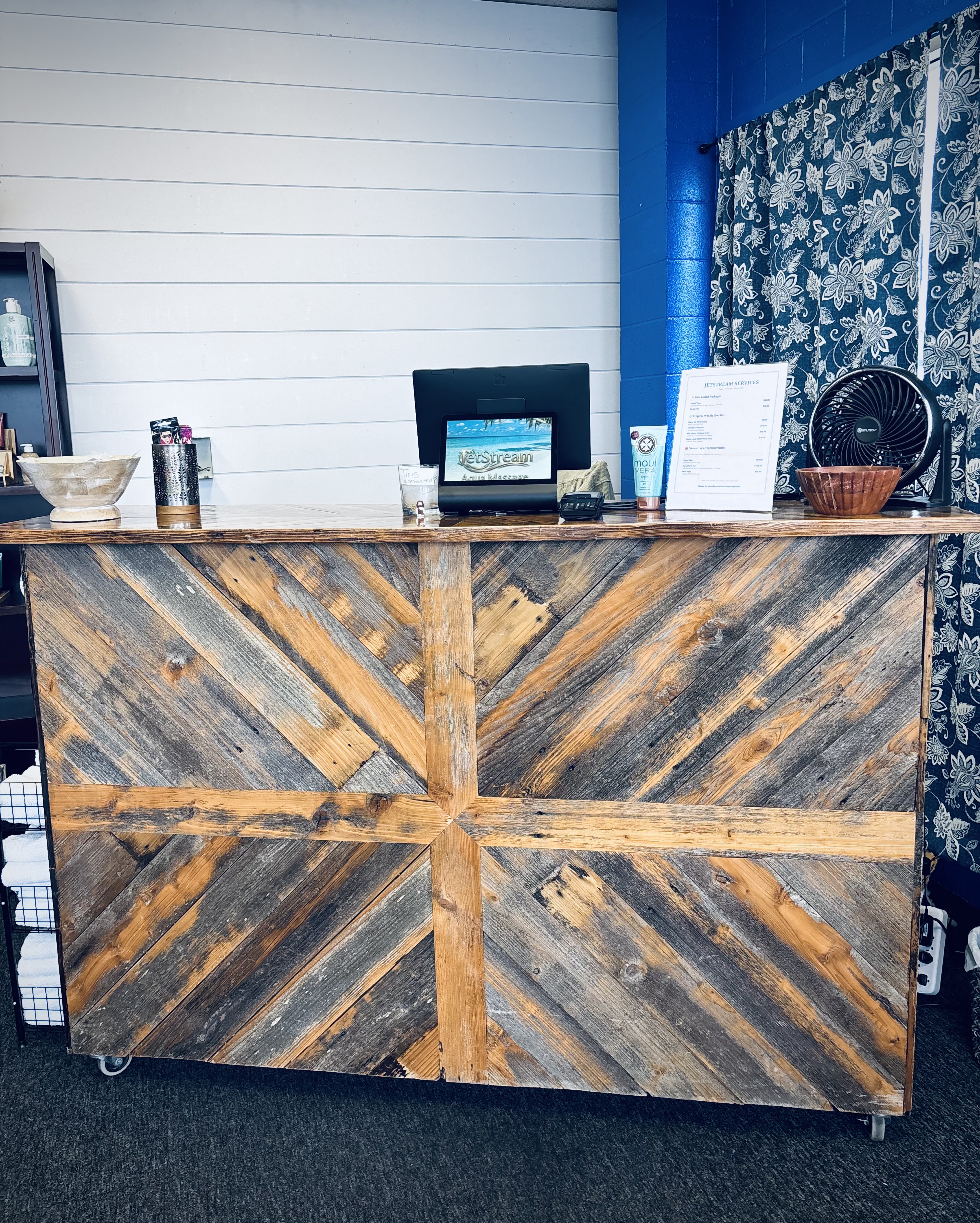 Reception & Welcome Desk at Jetstream Aqua Massage + Tan