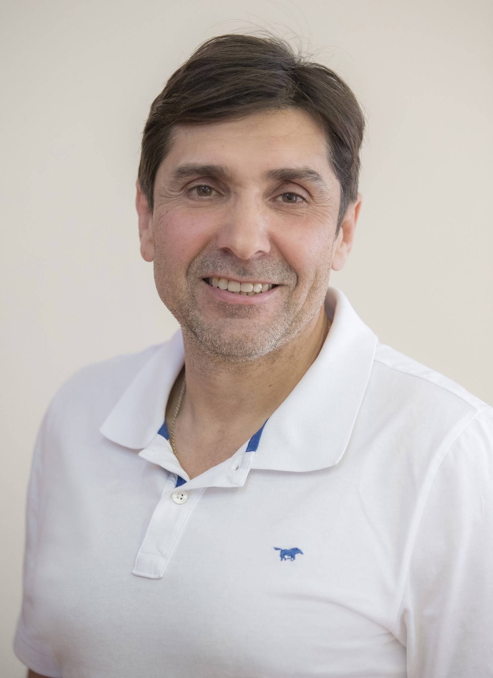 Dr. Máriási Béla fogorvos a Value Dentalnál Győrben