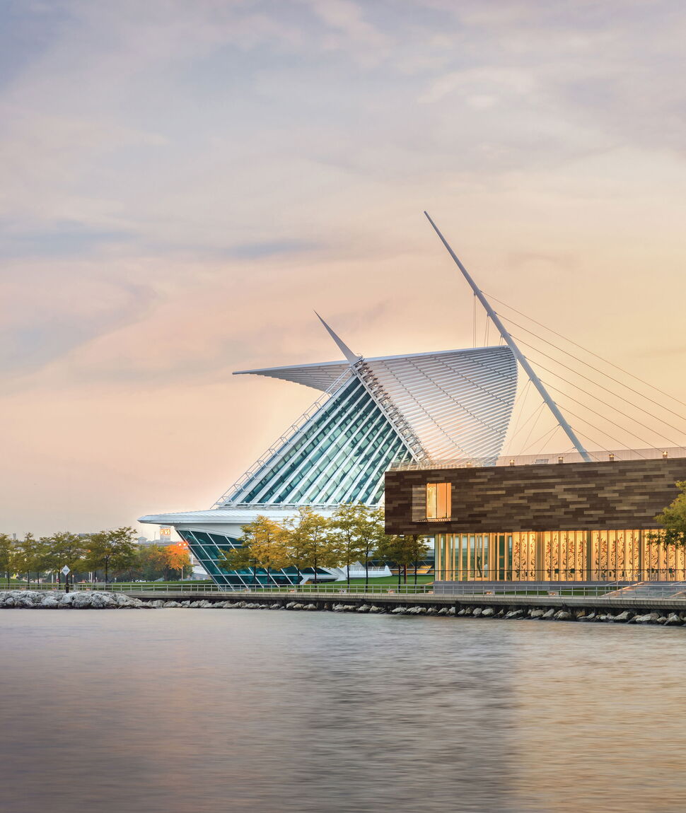 Milwaukee, WI landmark — Milwaukee Art Museum served by Web Wisconsin