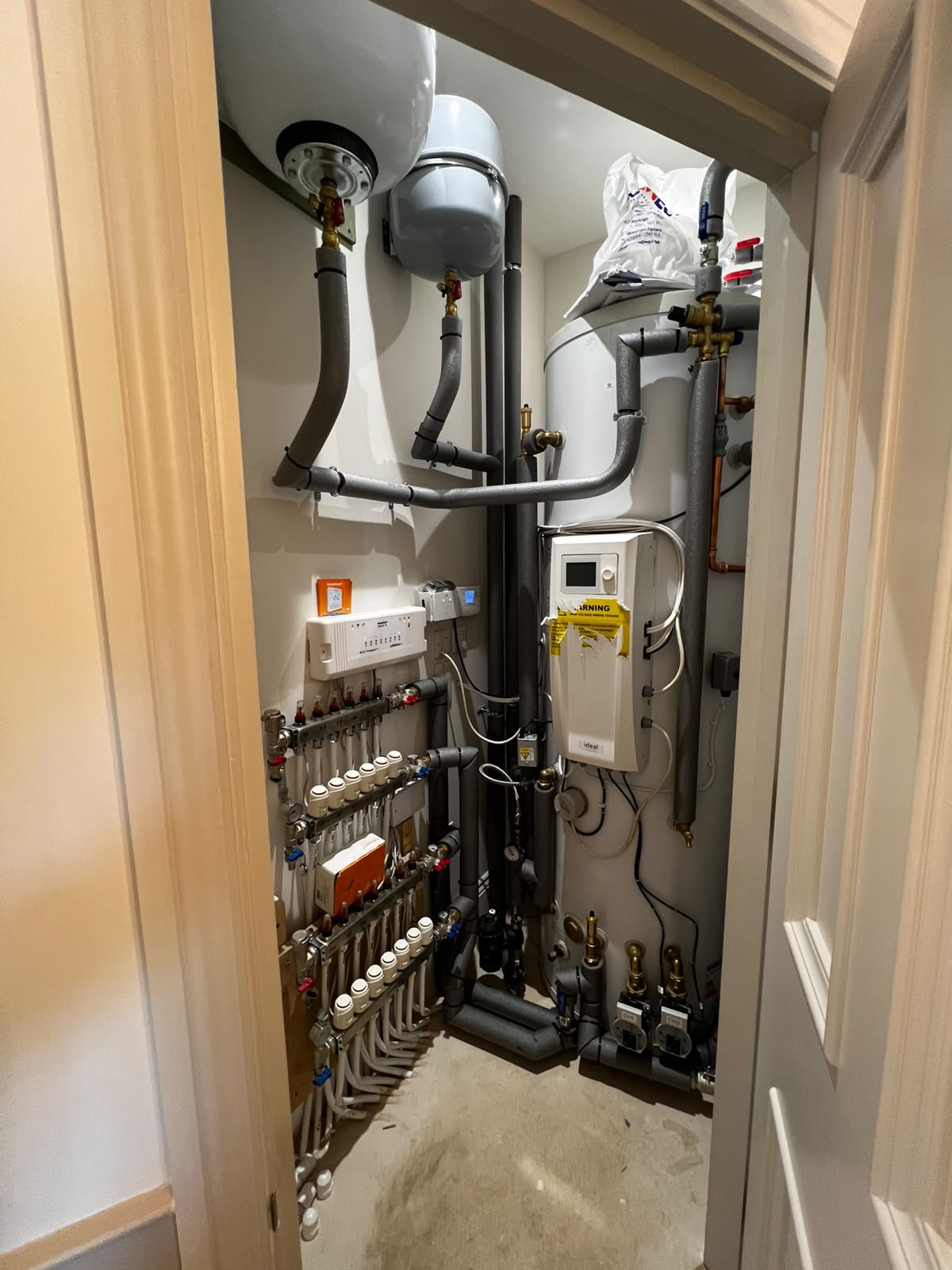 Air to water heating system plumbing and manifold distribution