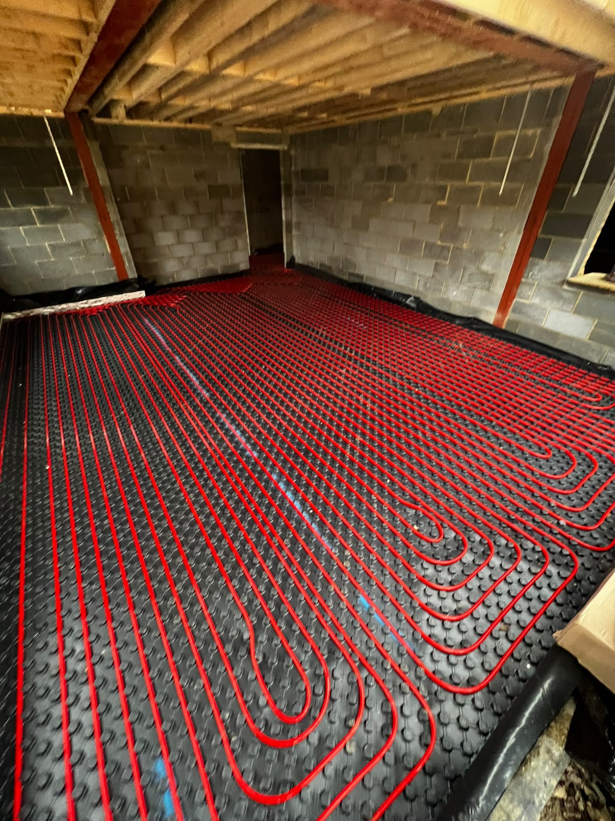 Underfloor heating pipe grid installation