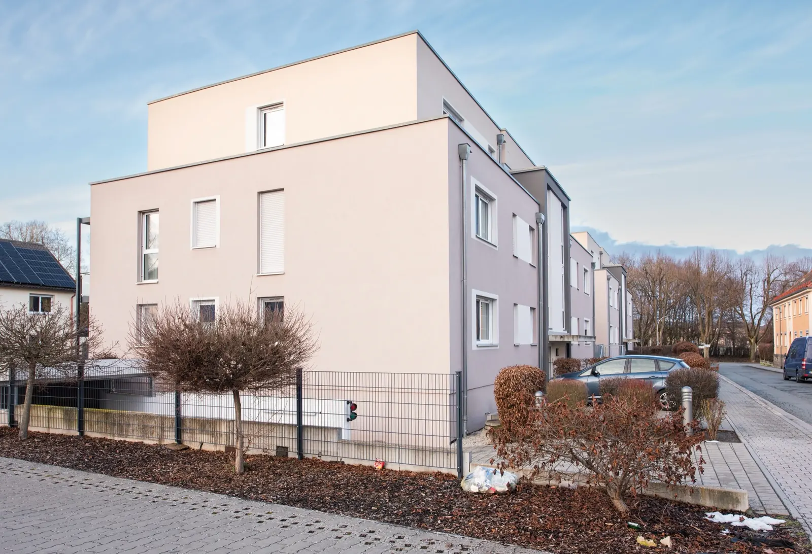 Access & Surroundings – Building view & quiet residential setting